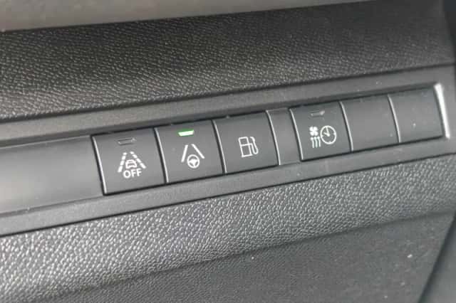 Peugeot 3008 (2023) thumbnail 34