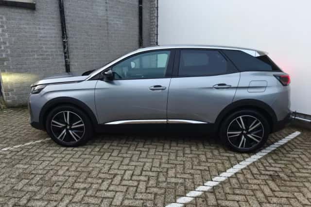 Peugeot 3008 (2024) thumbnail 2