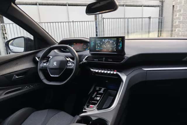 Peugeot 3008 (2024) thumbnail 4