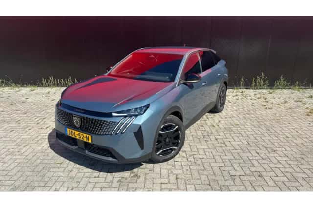 Peugeot e-3008 (2025) thumbnail 1