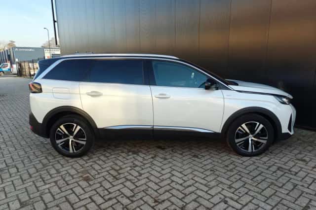 Peugeot 5008 (2023) thumbnail 2
