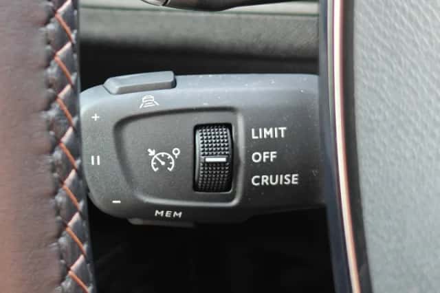 Peugeot 5008 (2023) thumbnail 16