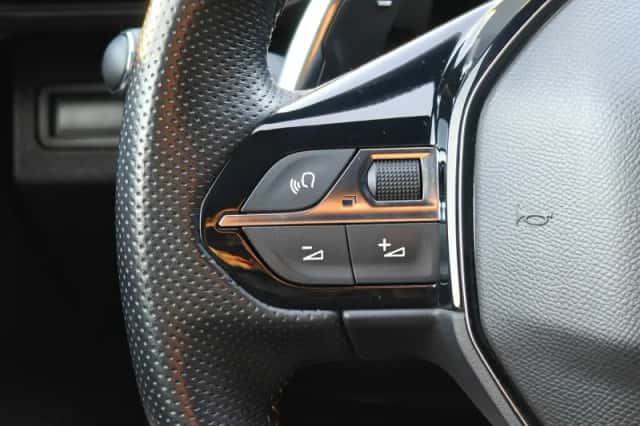 Peugeot 5008 (2023) thumbnail 17