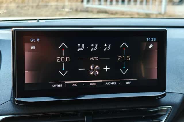 Peugeot 5008 (2023) thumbnail 23