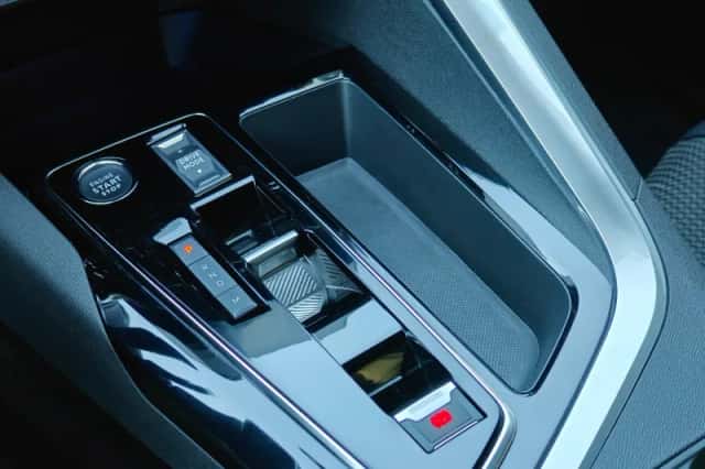 Peugeot 5008 (2023) thumbnail 28