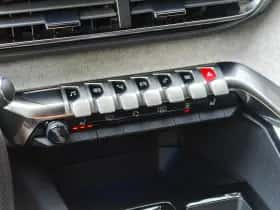 Peugeot 5008 (2023) thumbnail 29