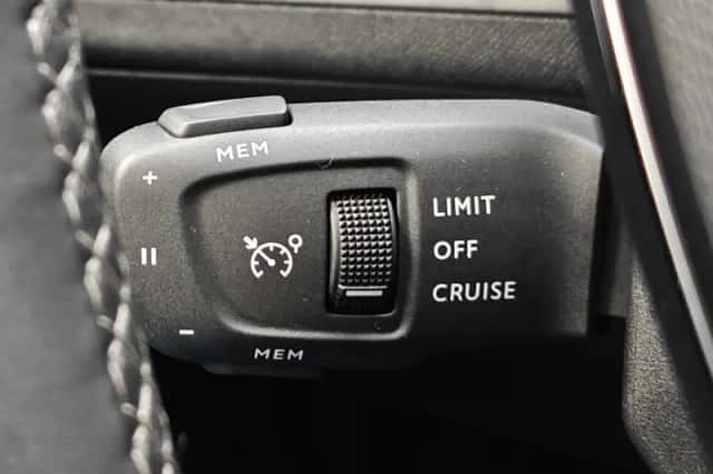 Peugeot 3008 (2021) thumbnail 19