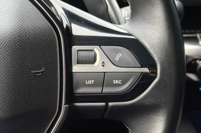 Peugeot 3008 (2021) thumbnail 21