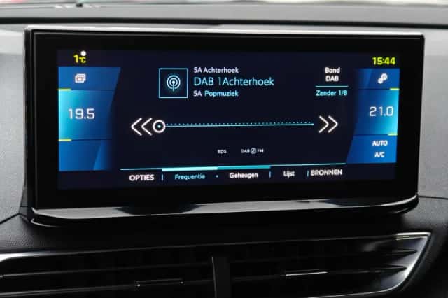 Peugeot 3008 (2021) thumbnail 24