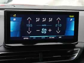 Peugeot 3008 (2021) thumbnail 25