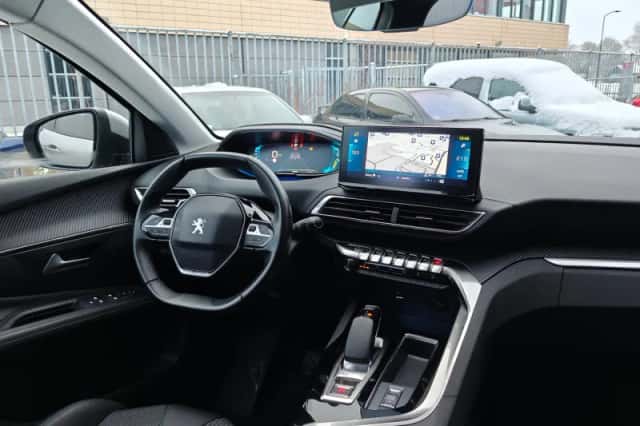 Peugeot 3008 (2021) thumbnail 4