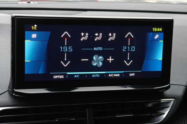 Peugeot 3008 (2021) thumbnail 31