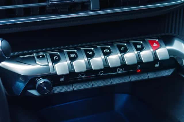Peugeot 3008 (2021) thumbnail 32
