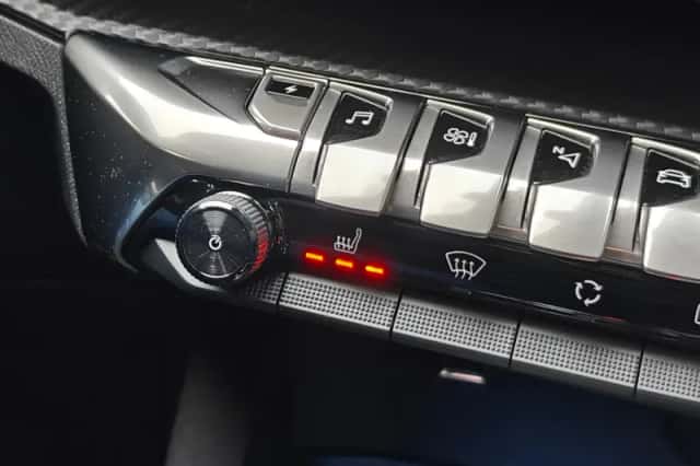 Peugeot 3008 (2021) thumbnail 33