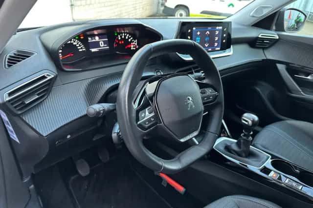Peugeot 2008 (2021) thumbnail 18
