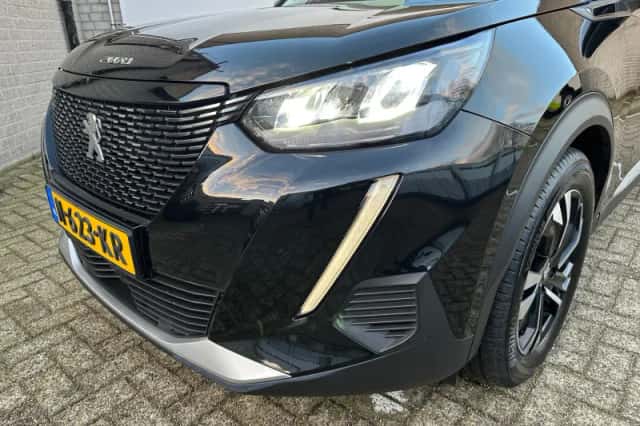 Peugeot 2008 (2021) thumbnail 3