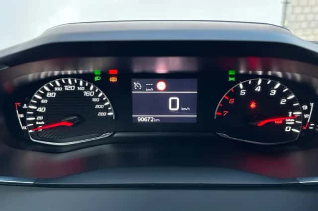 Peugeot 2008 (2021) thumbnail 21