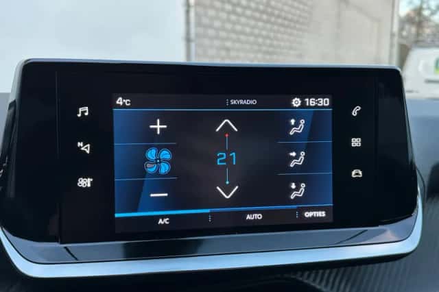 Peugeot 2008 (2021) thumbnail 24