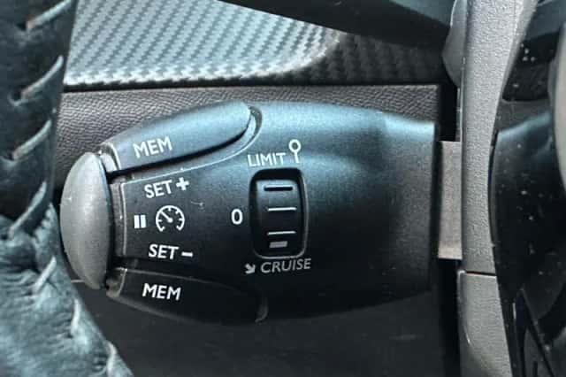 Peugeot 2008 (2021) thumbnail 25