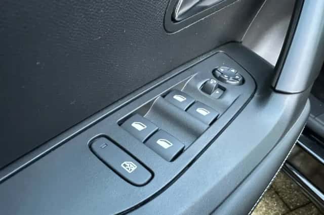 Peugeot 2008 (2021) thumbnail 27