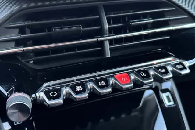 Peugeot 2008 (2021) thumbnail 28