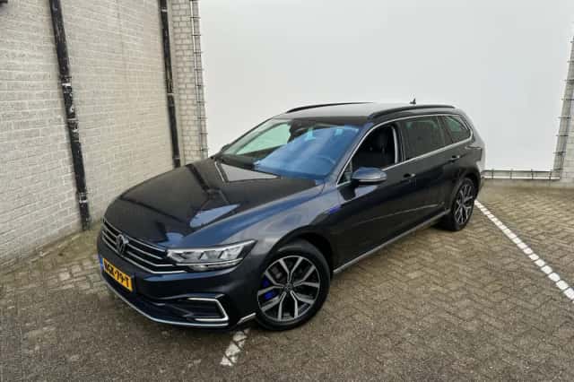 Volkswagen Passat (2020) thumbnail 1