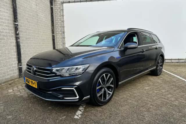 Volkswagen Passat (2020) thumbnail 3