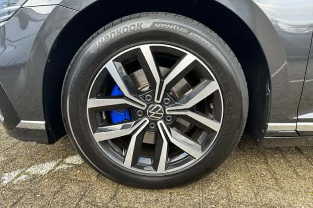 Volkswagen Passat (2020) thumbnail 5