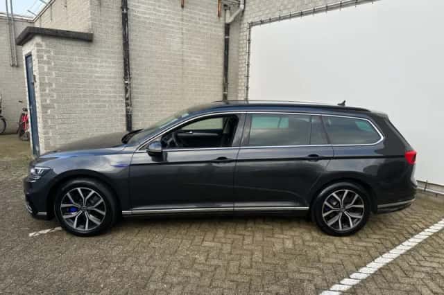 Volkswagen Passat (2020) thumbnail 6