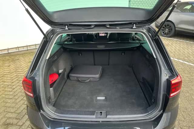 Volkswagen Passat (2020) thumbnail 9