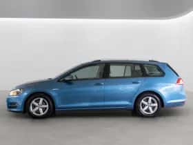 Volkswagen Golf (2017) thumbnail 2