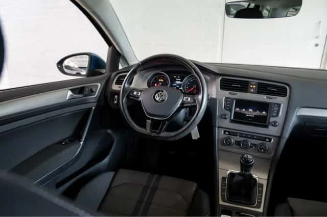Volkswagen Golf (2017) thumbnail 3
