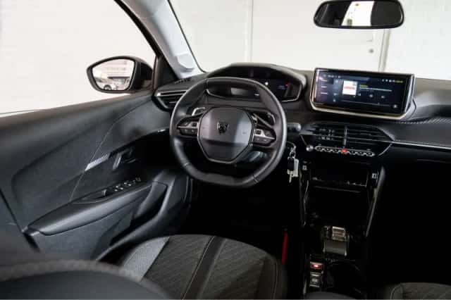 Peugeot 208 (2024) thumbnail 3