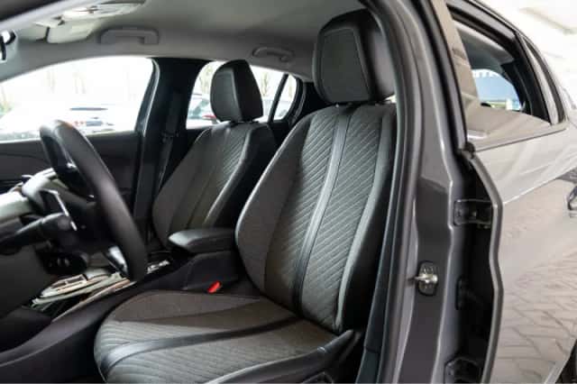 Peugeot 208 (2024) thumbnail 4