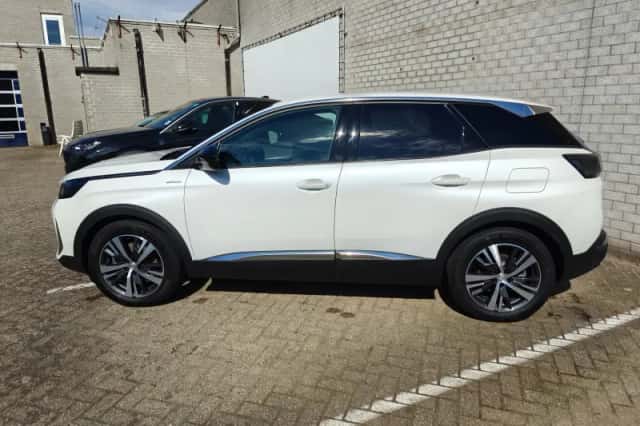 Peugeot 3008 (2023) thumbnail 2