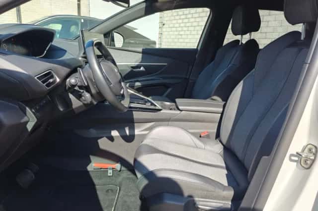 Peugeot 3008 (2023) thumbnail 11