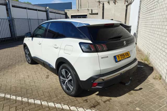 Peugeot 3008 (2023) thumbnail 3