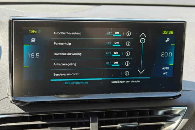 Peugeot 3008 (2023) thumbnail 25