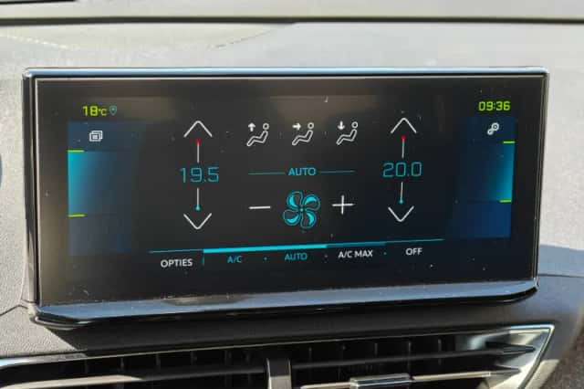 Peugeot 3008 (2023) thumbnail 27