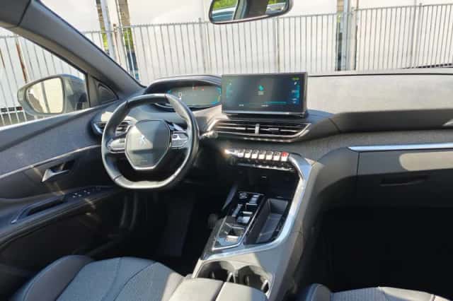Peugeot 3008 (2023) thumbnail 4