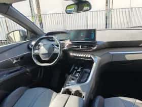 Peugeot 3008 (2023) thumbnail 4