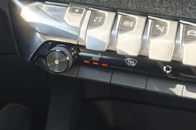 Peugeot 3008 (2023) thumbnail 31