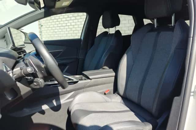 Peugeot 3008 (2023) thumbnail 5