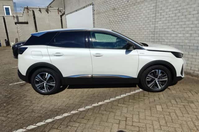 Peugeot 3008 (2023) thumbnail 8