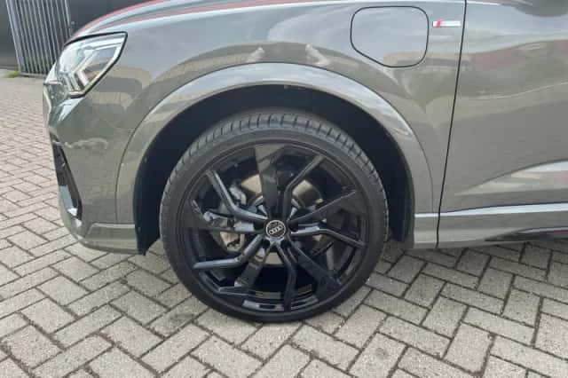 Audi Q3 (2023) thumbnail 3