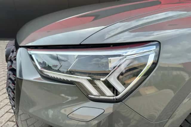 Audi Q3 (2023) thumbnail 4