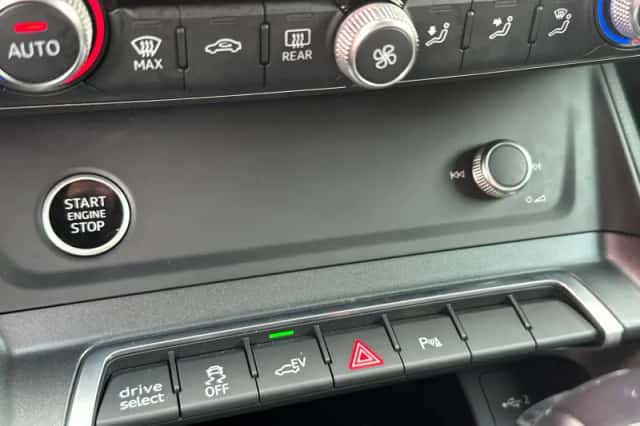 Audi Q3 (2023) thumbnail 50