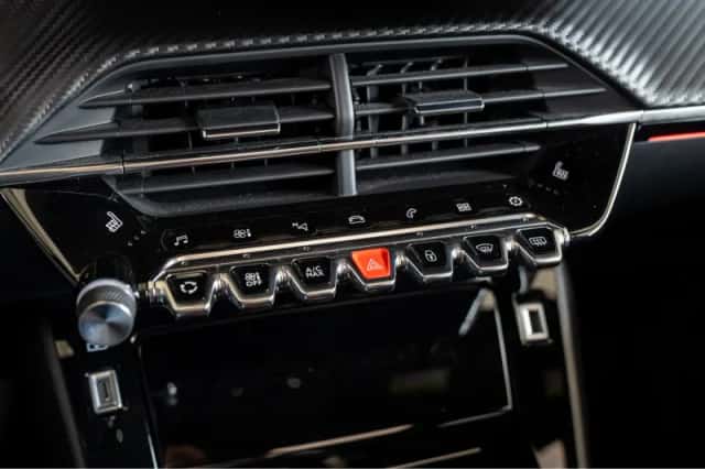 Peugeot 2008 (2022) thumbnail 23