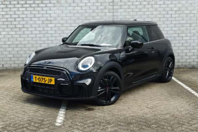 MINI Mini (2023) thumbnail 1