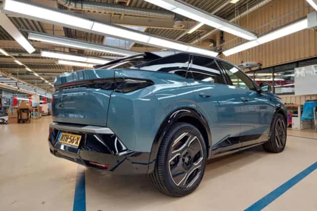 Peugeot e-3008 (2025) thumbnail 2